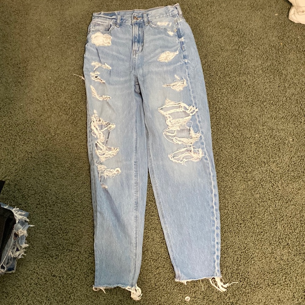American eagle ripped jeans. Good condition. Only worn a couple times.